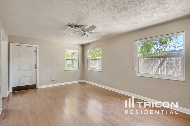 Foto del edificio - 7210 10th Ave N