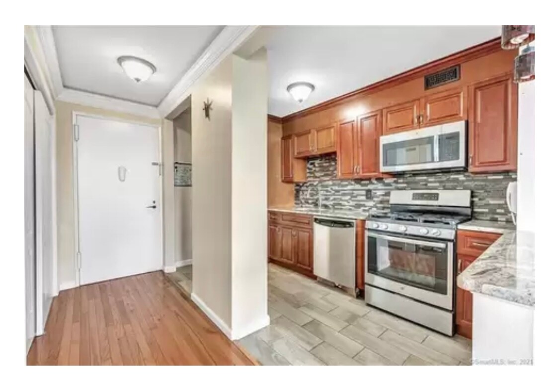 2625 Park Ave Unit 6C, Bridgeport, CT 06604 Condo for Rent in