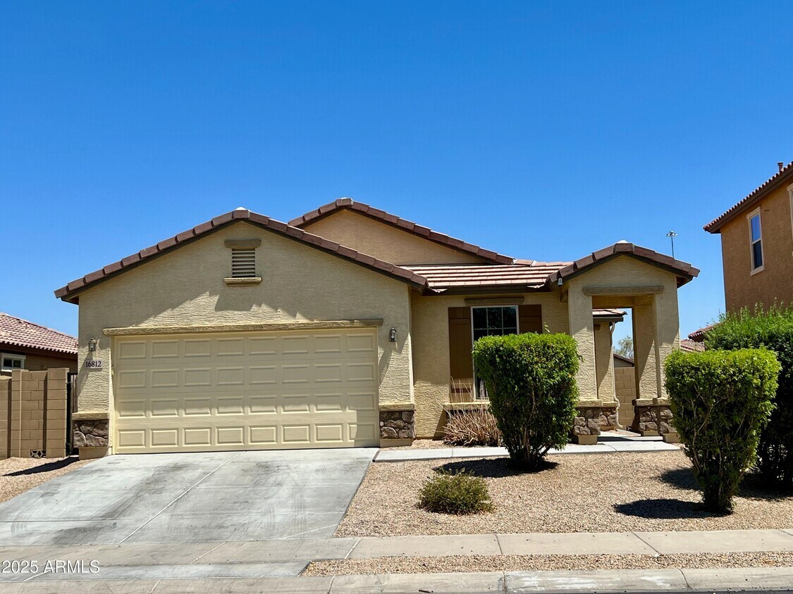 Foto principal - 16812 W Moreland St