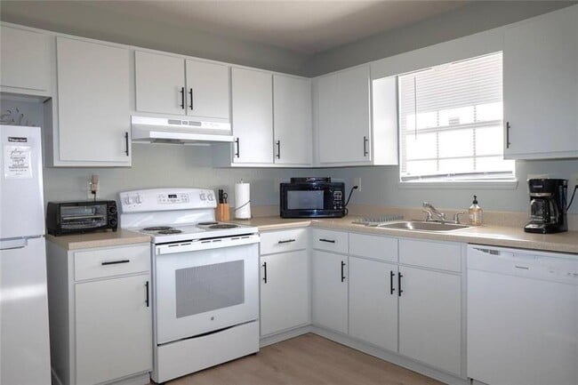 Building Photo - 502 SE B St