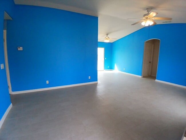 Building Photo - Charming 3-Bedroom, 2-Bath Home in Salton City