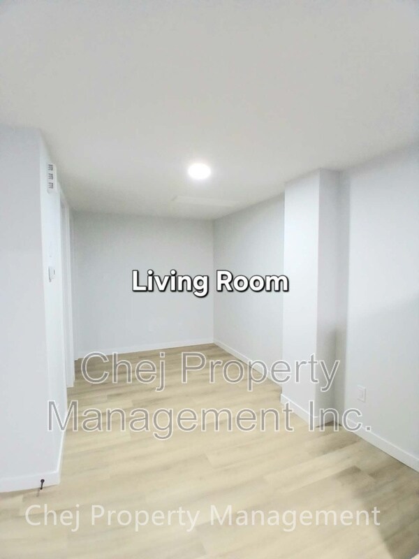 Photo du bâtiment - 16517-16520 20 Ave SW