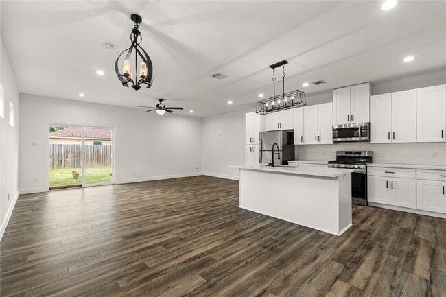 Building Photo - 8121 Grandview St