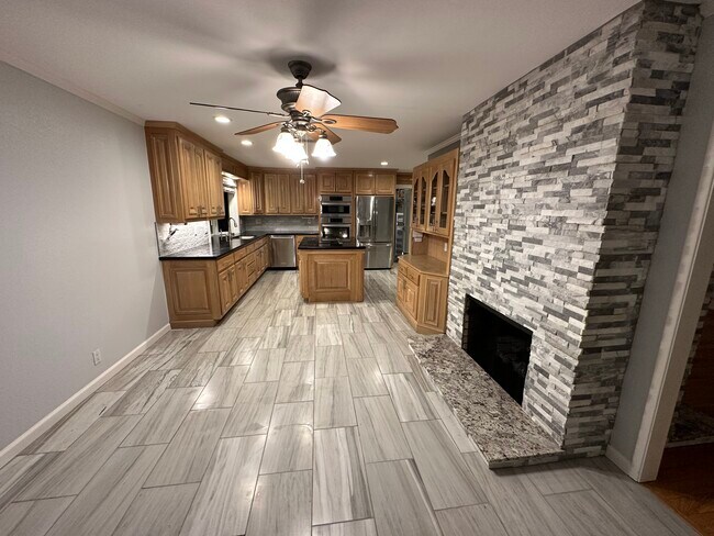 Building Photo - 5376 Romford Dr