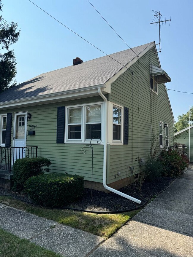Building Photo - 3 bedroom 1 bath home