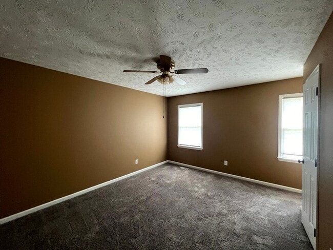 Building Photo - 887 Santiato Dr