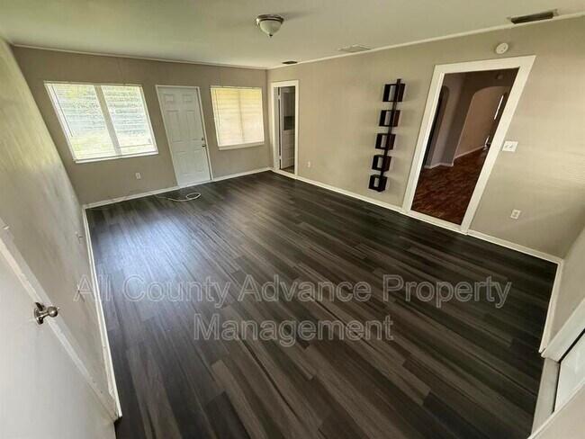 Building Photo - 1564 Tilley Ave