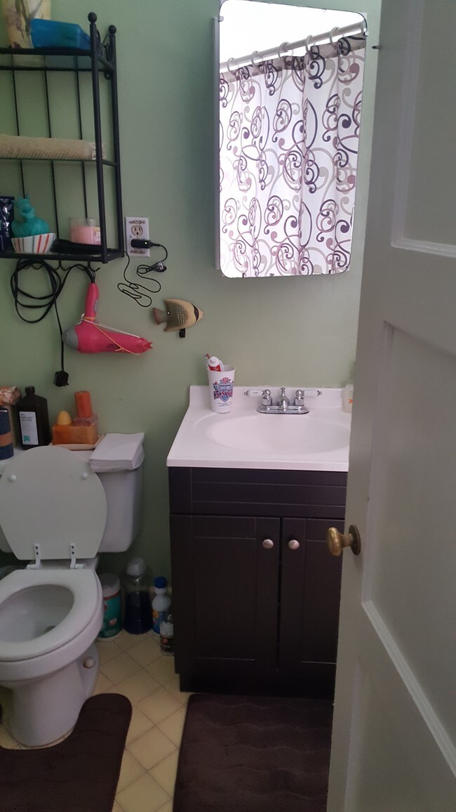 Baño - 2626 W Avenue 32