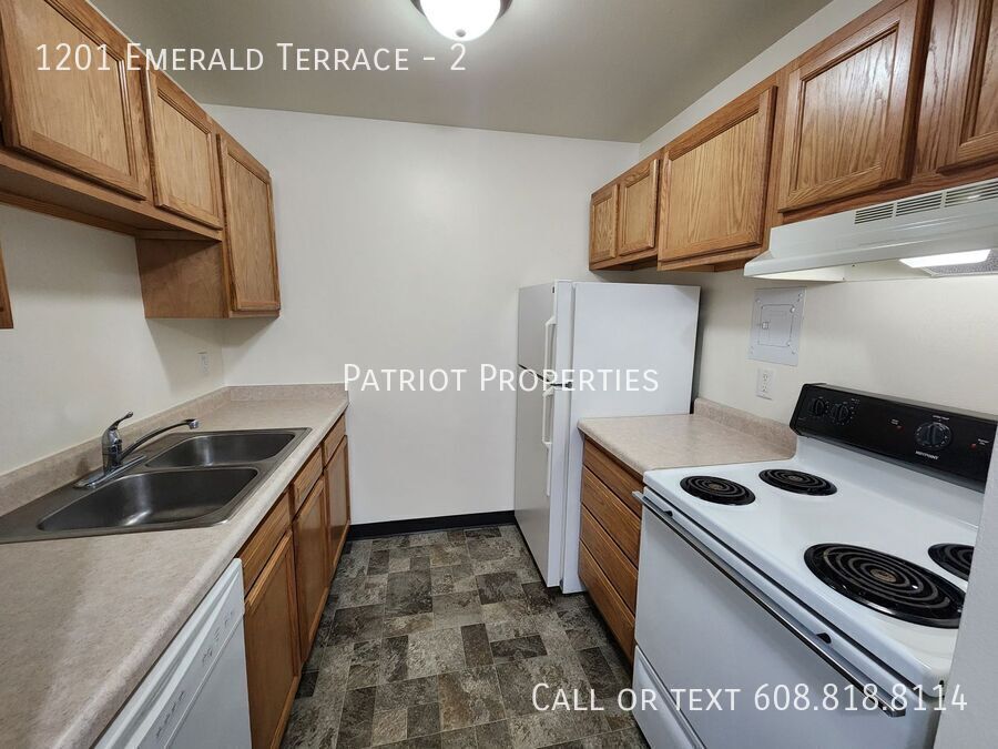 Foto principal - 1 bedroom/ 1 bath apartment in Sun Prairie...