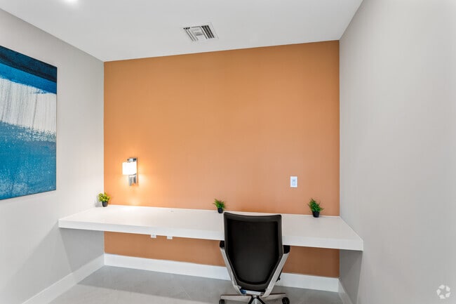 Business Center - Avery Lake Worth