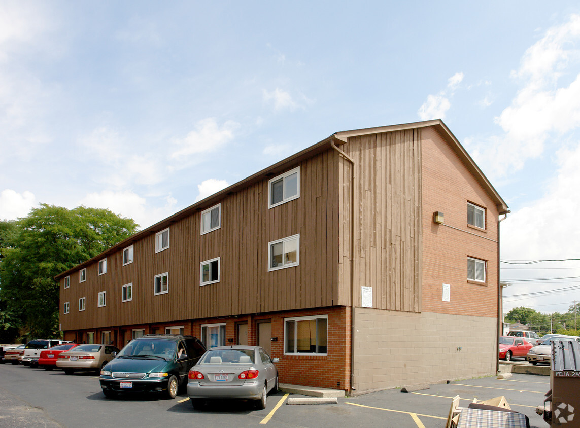 Primary Photo - 245 W Norwich Ave