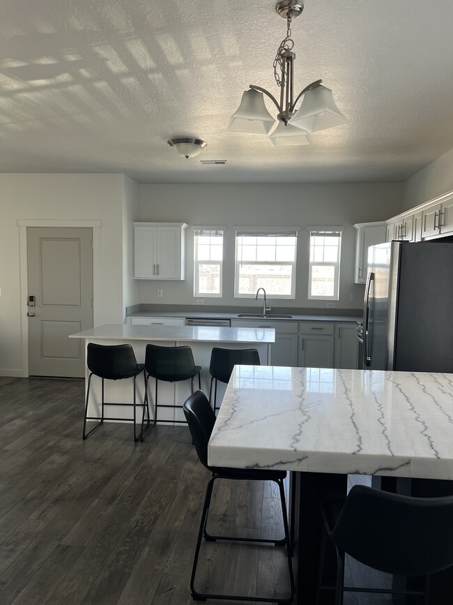 Foto del edificio - 3707 W Drexler Dr