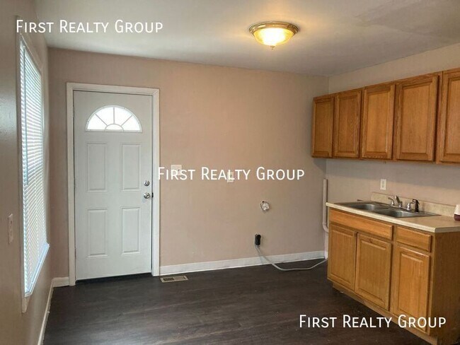 Building Photo - 3 Bedroom, 1 Bath Home in Dayton, Move In ...