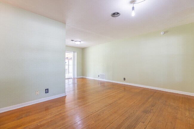 Foto del edificio - 422 Sandalwood Ln