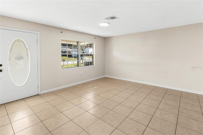 Building Photo - 2707 Lakewood Ln