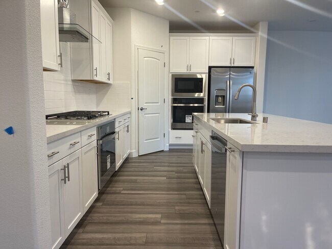 Building Photo - 572 Knightsbridge Ct