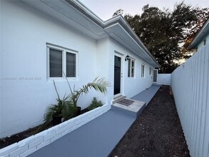 Building Photo - 1122 NW 32nd Ct
