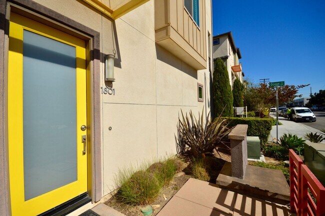 Foto del edificio - 2 Bedroom Sea House Costa Mesa Home with O...