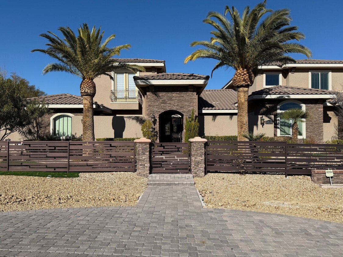 Foto principal - COMING SOON! LUXURY 6BD/7BA/6GR HOME W/ RV...