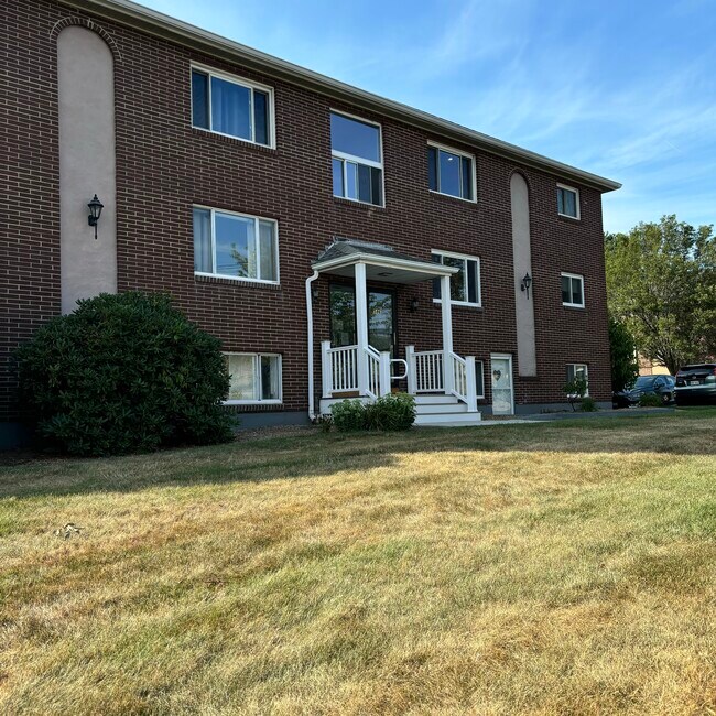 Foto del edificio - 586 Boston Post Rd E