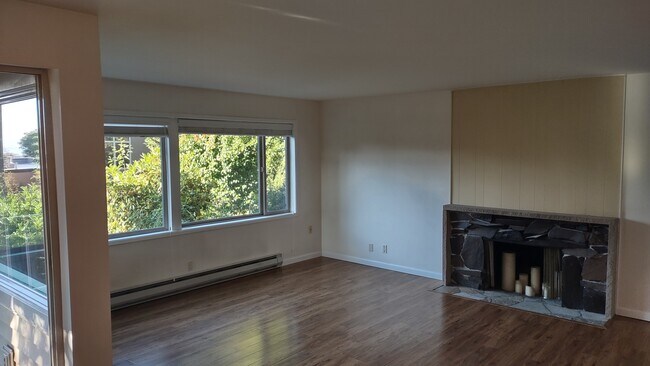 Front Room & Fireplace - 2215 W Raye St