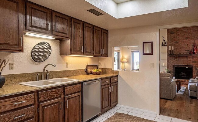 Building Photo - FULLY FURNISHED - LONG TERM RENTAL 3 Bedro...
