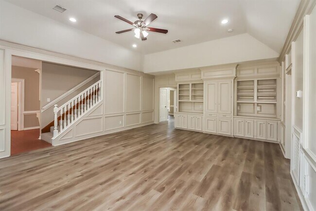 Foto del edificio - 6031 Spring Creek Ln