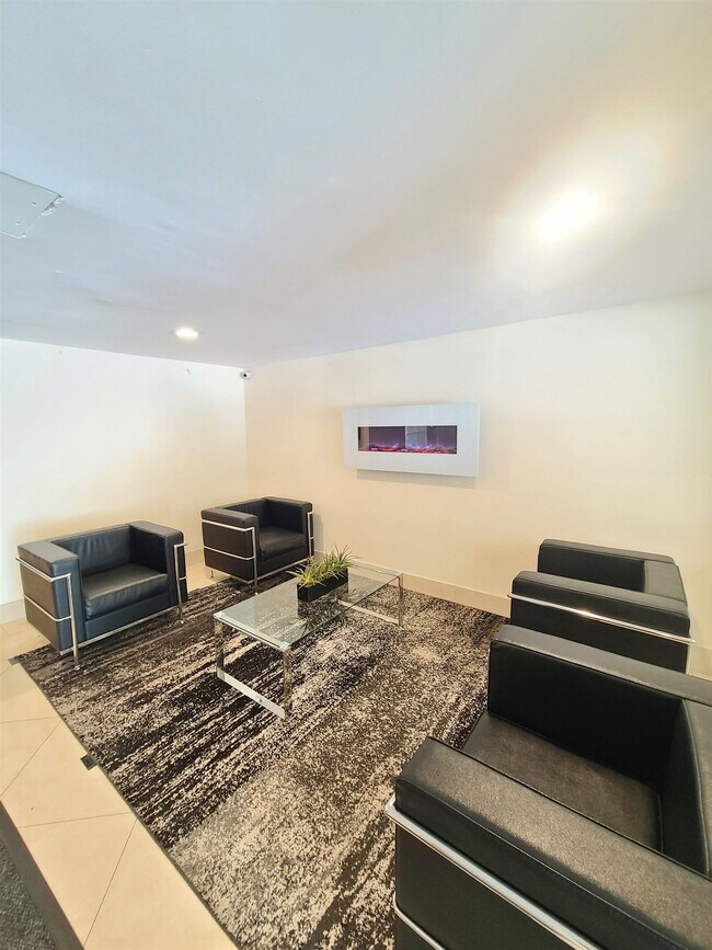 Foto del edificio - 7100 Boulevard E