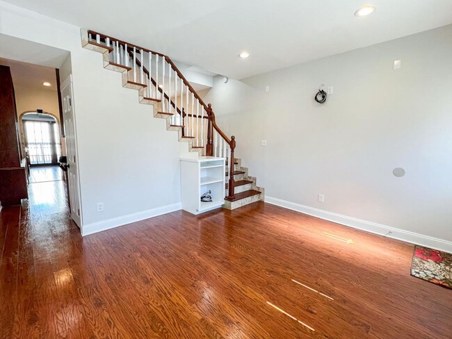 Foto del edificio - Recently Renovated 3-Bedroom, 2 Bath Bridg...