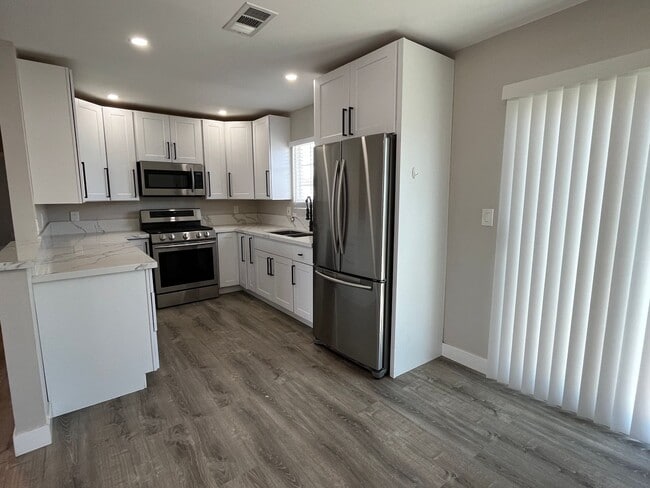 Foto del edificio - 3 Bedroom Home in Paradise Hills