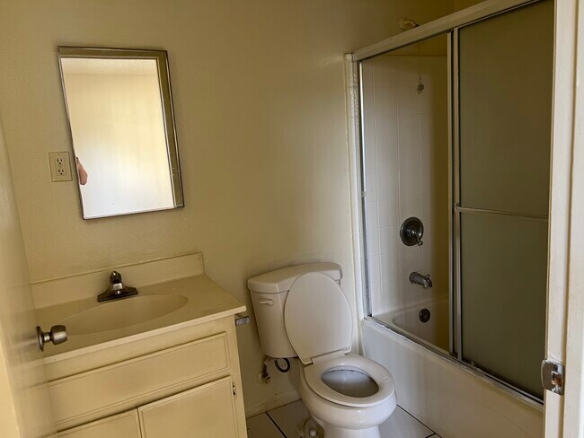 Attached Bathroom - 2218 Thomas St