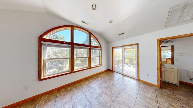 Building Photo - 237 Sir Richard E