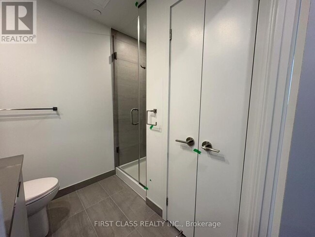 Photo du bâtiment - 1 Fairview Rd E