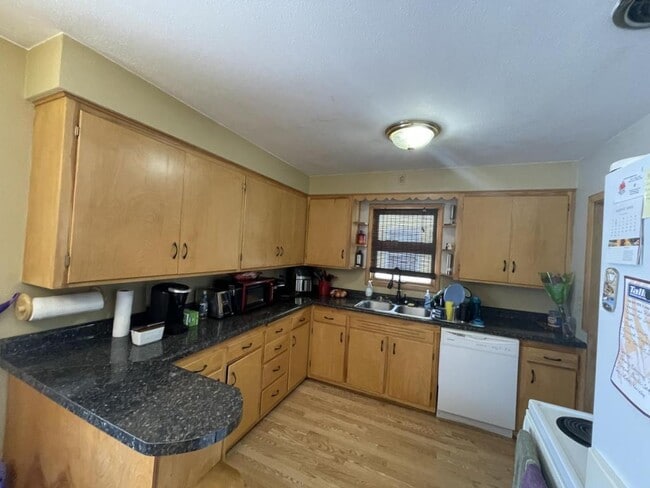 Foto del edificio - 4106 E 3rd St