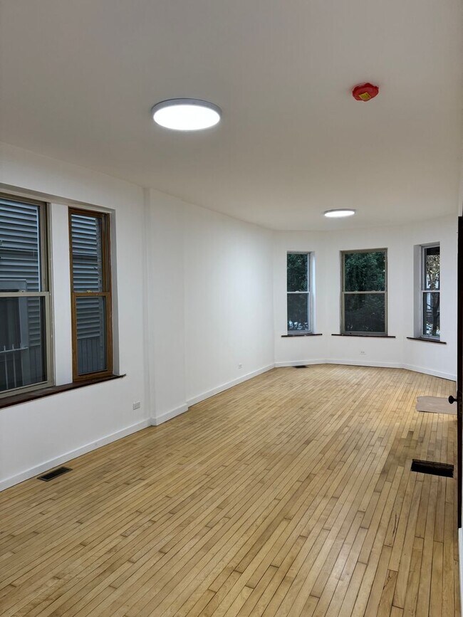 Foto del edificio - 1336 W Barry Ave