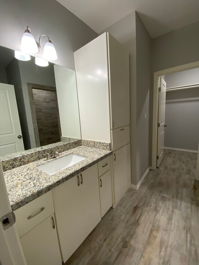 Foto del edificio - 1406 W Heritage Dr