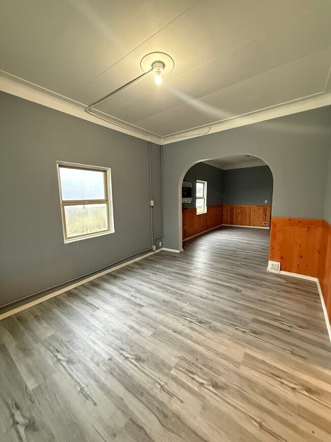 Building Photo - 4bd 1ba Home