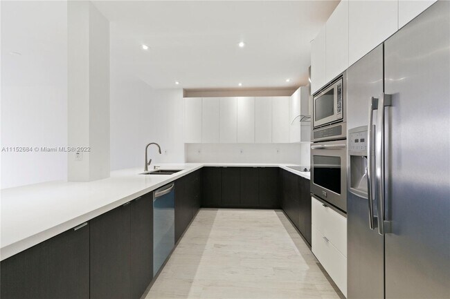 Building Photo - 251 Crandon Blvd