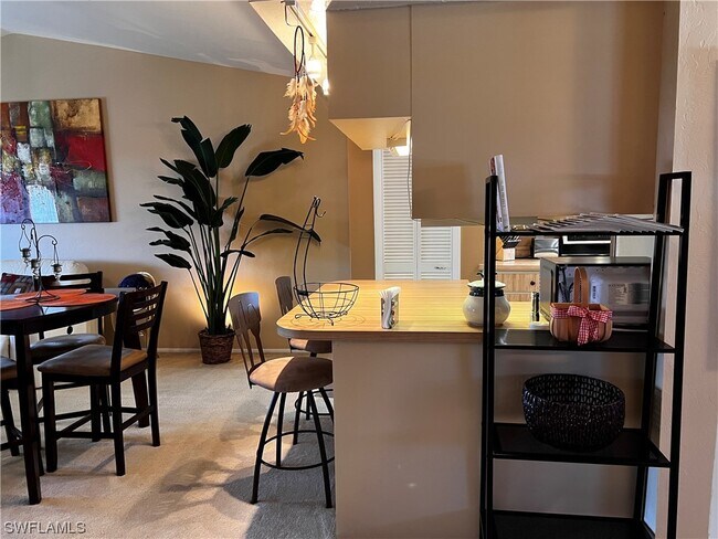 Foto del edificio - 1202 Cape Coral Pkwy W