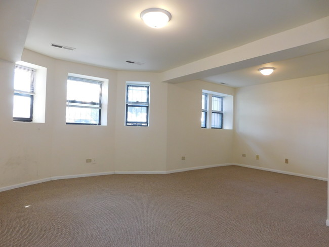 Building Photo - 3116 W Logan Blvd
