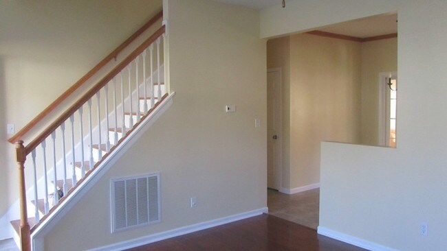 Building Photo - 122 Woodcreek Cir