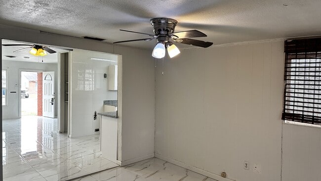 Building Photo - 5818 Glen Arbor Dr