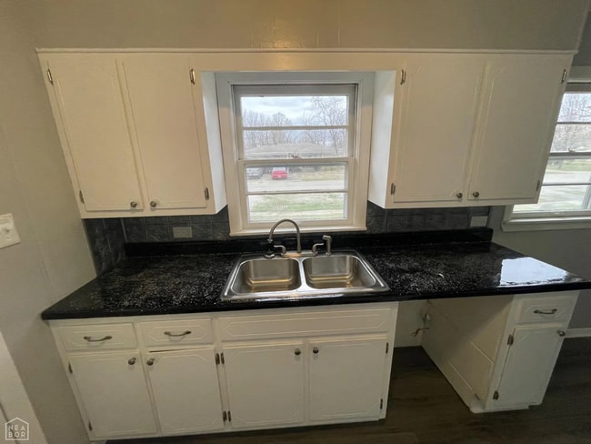 Building Photo - 509 N 7th St