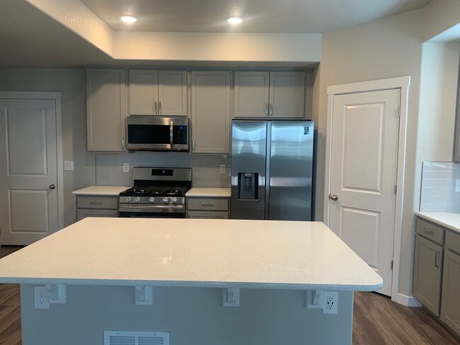 Foto del edificio - NEWER CONSTRUCTION 4 BEDROOM HOME LOCATED in the NOOK at Shilo Ranch