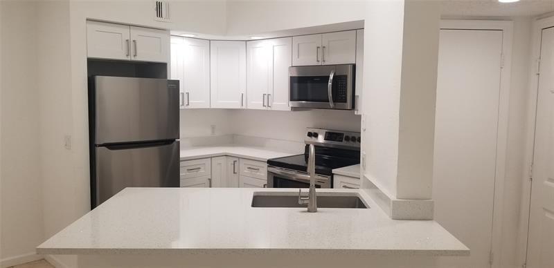 Foto principal - 3450 Pinewalk Dr N