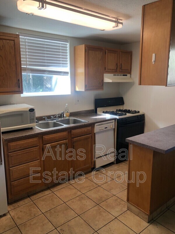 Foto del edificio - 2716 Grove St