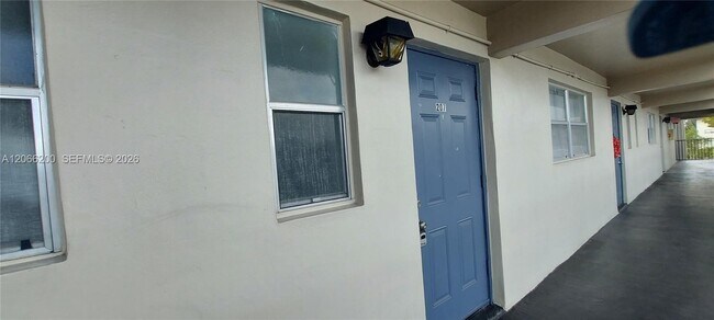 Foto del edificio - 7960 N Colony Cir