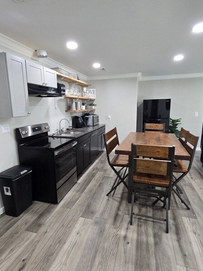 Foto del edificio - 2712 Mastin Lake Rd NE