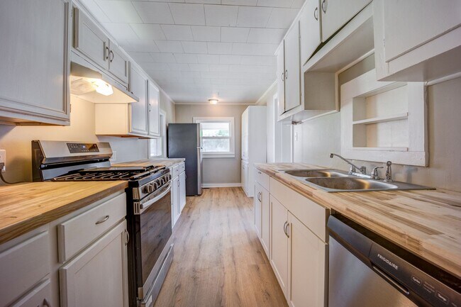 Foto del edificio - Freshly Updated 3 Bedroom Home