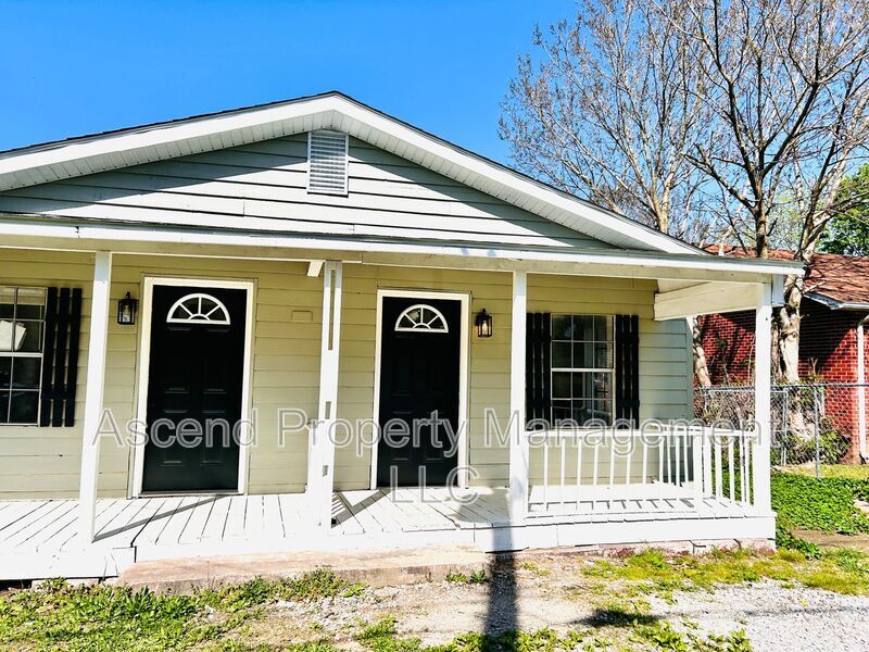 Primary Photo - 727 Henderson Ave